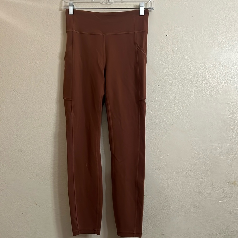 LULULEMON SIDE POCKETS LEGGINGS  25" size 6